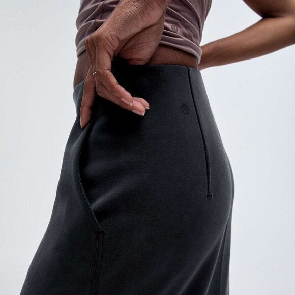**NWT Lululemon Softstreme High-Rise Midi Skirt | Black | Size 2** - Picture 4 of 10